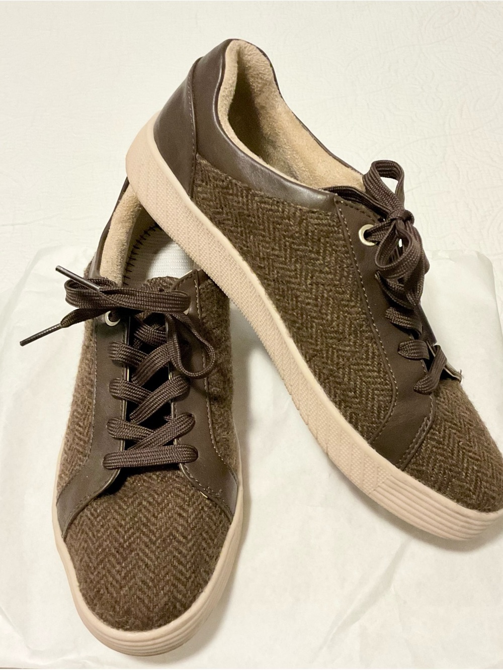 Ladies size 8M - Naturalizer Soul Lace-ups - Brown Tweed Casual Sneakers